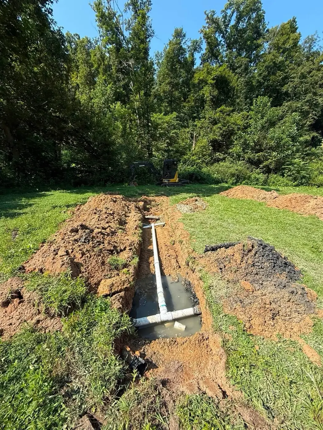 Drain field trench with gravel and pipe set in place